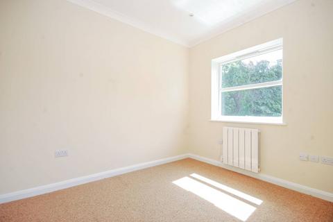 1 bedroom flat to rent, Farnham Road, Guildford, GU2