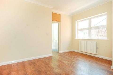 1 bedroom flat to rent, Farnham Road, Guildford, GU2