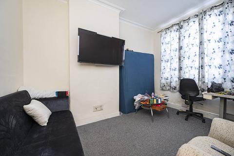 2 bedroom flat for sale, Lea Bridge Road, Leyton, London, E10