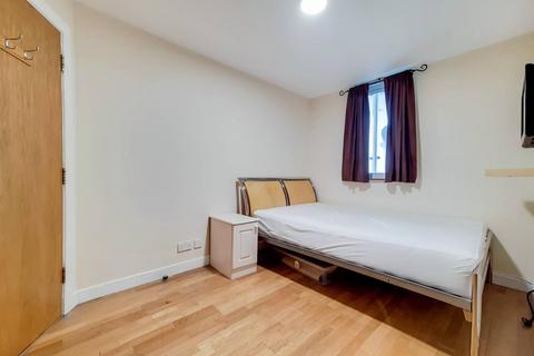 2 bedroom flat to rent, Lyon Road, Harrow, HA1
