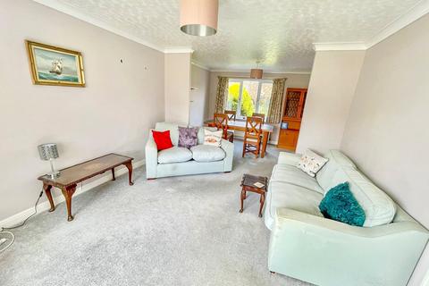 23 Marian Way, Waltham, Grimsby, DN37 0XN
