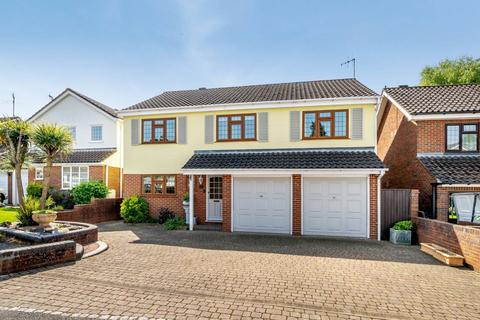 5 bedroom detached house for sale, Courtlands Close, Ruislip, HA4