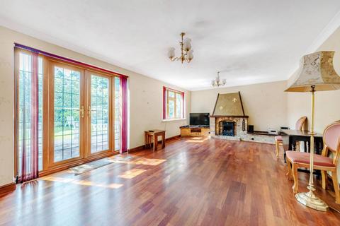 5 bedroom detached house for sale, Courtlands Close, Ruislip, HA4