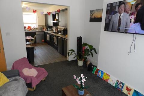 22 Welton Mount, Leeds, LS6 1ET