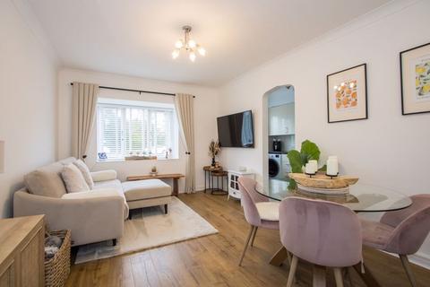 2 bedroom ground floor flat for sale, Mariners Heights, Penarth