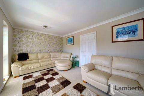 4 bedroom terraced house for sale, Hedgerow Close, Greenlands, Redditch