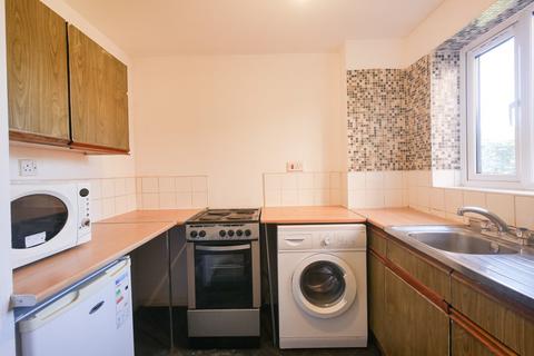 Studio to rent, Harewood Terrace, Southall UB2