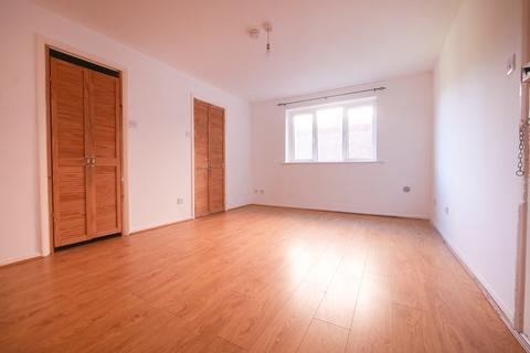 Studio to rent, Harewood Terrace, Southall UB2