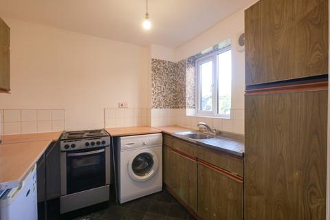 Studio to rent, Harewood Terrace, Southall UB2