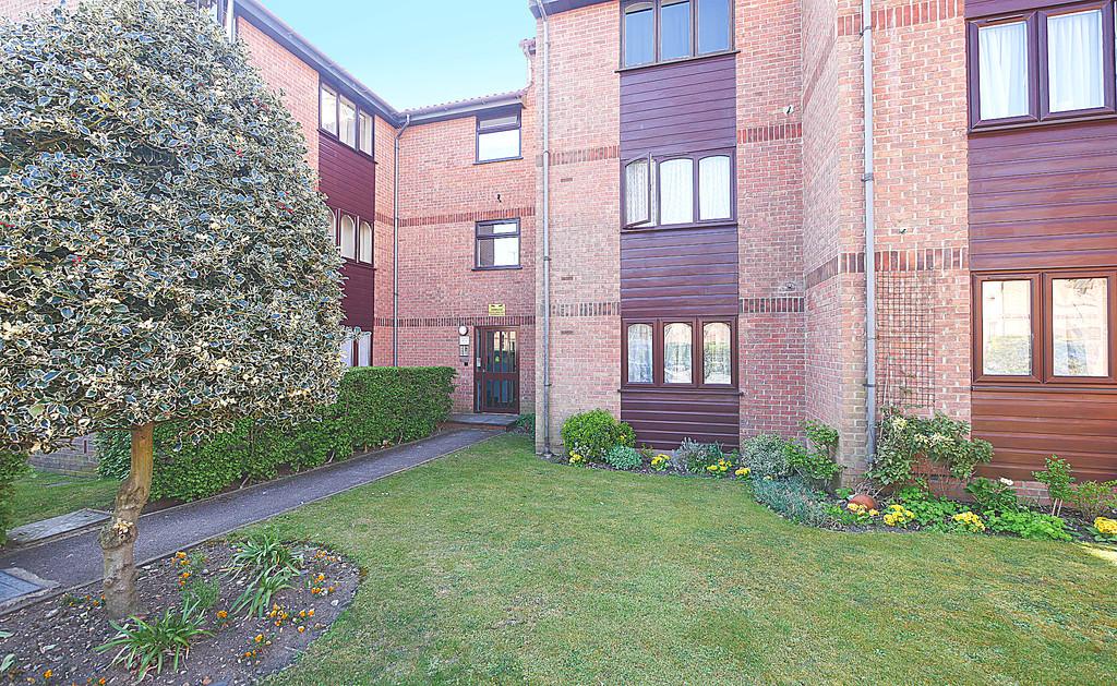 Estate agent clean