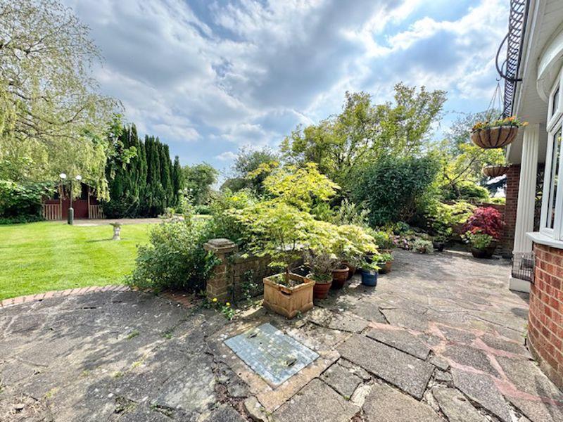 Patio to garden...