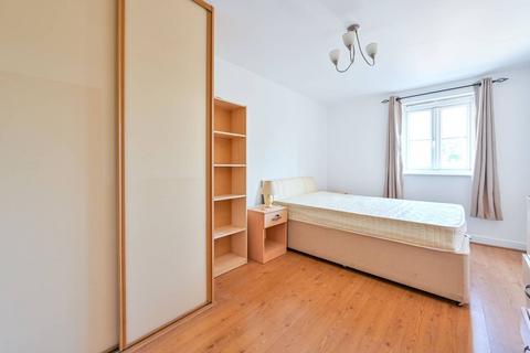 2 bedroom flat to rent, Goldsworth Road, Woking, Woking, GU21