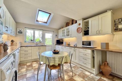 4 bedroom detached house for sale, Carlton Close, Grove