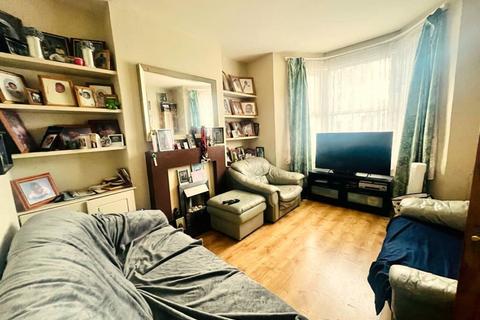 3 Holmewood Road, London, SE25 6UZ