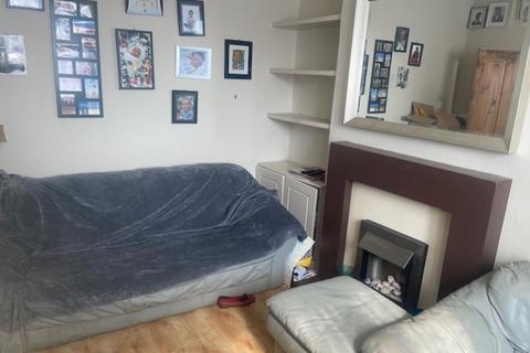 3 Holmewood Road, London, SE25 6UZ