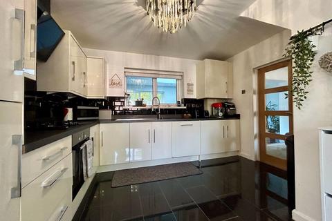 3 bedroom semi-detached house for sale, Denbigh Drive, West Bromwich