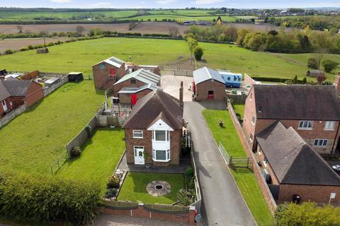 3 bedroom farm house for sale, Ashby Road, Donisthorpe