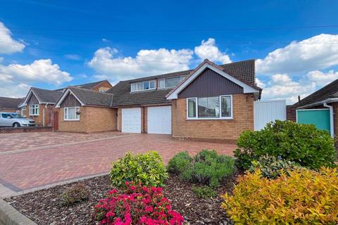 3 bedroom semi-detached house for sale, Hillcrest Rise, Burntwood, WS7 4SH