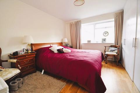 2 bedroom flat to rent, Alexandra Road, Kingston Upon Thames