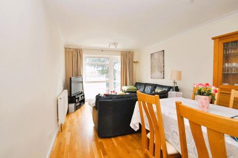 2 bedroom flat to rent, Alexandra Road, Kingston Upon Thames