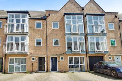 4 bedroom townhouse for sale, Holly Blue Close, St. Neots PE19