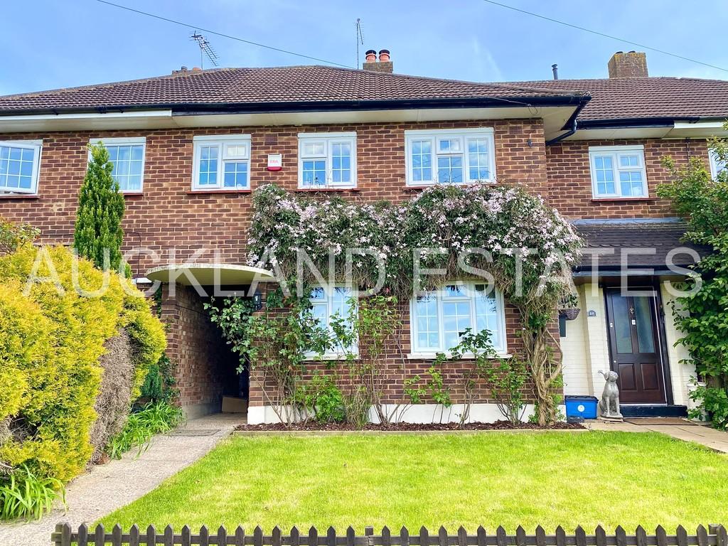 Frowyke Crescent, Potters Bar EN6 4 bed terraced house £525,000
