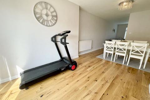 4 Cartmel Drive, Dunstable, LU6 3PT