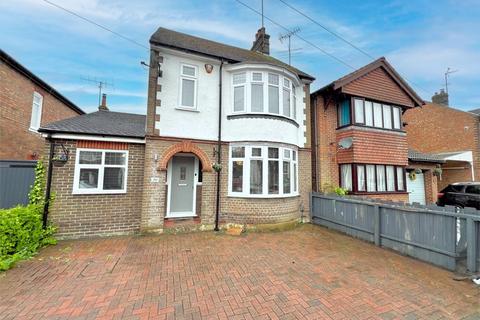 4 bedroom detached house for sale, Kirby Road, Dunstable