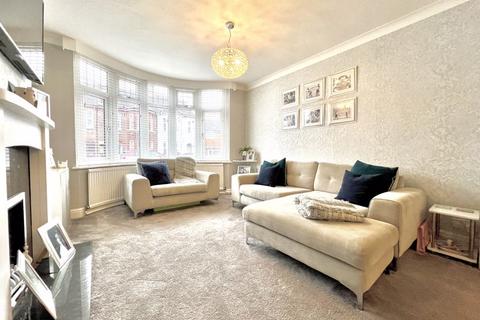 4 bedroom detached house for sale, Kirby Road, Dunstable