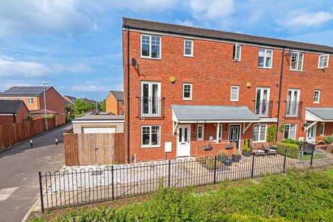 4 bedroom terraced house for sale, Hucklow Drive, Warrington