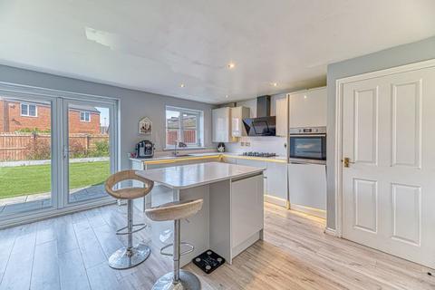 4 bedroom terraced house for sale, Hucklow Drive, Warrington