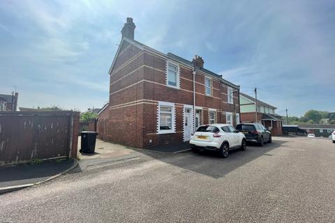 2 bedroom semi-detached house to rent, Exeter EX2