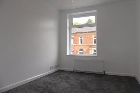 3 bedroom terraced house to rent, Dogford Road, Oldham OL2