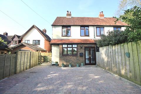 2 bedroom semi-detached house for sale, Botley Road, Southampton SO32