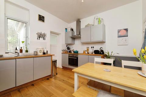 2 bedroom terraced house to rent, Barclay Road, Walthamstow Village, Lonodn, E17