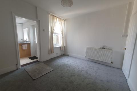 2 bedroom terraced house to rent, Ford Road