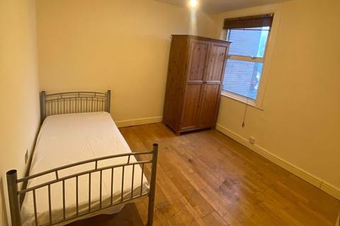 1 bedroom in a flat share to rent, Newly decorated Room in Willesden