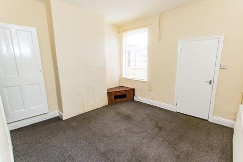 3 bedroom terraced house to rent, Nathaniel Road, NG10