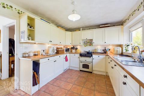 4 bedroom chalet for sale, Low Street, Oakley, Diss