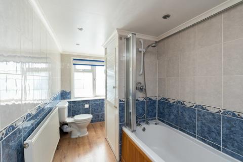 5 Riverside, Dorking, RH4 1PR
