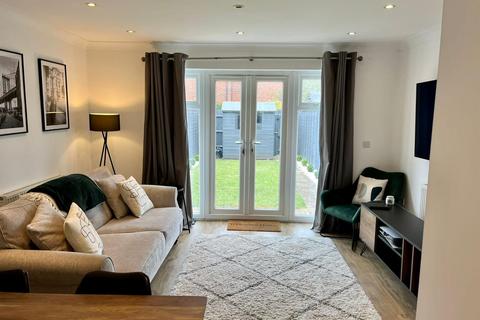 2 bedroom end of terrace house to rent, Ellerton Way, Wrecclesham