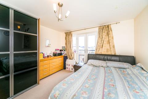 2 bedroom apartment to rent, Napier Road