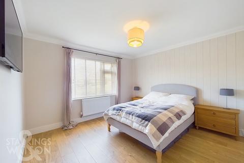 4 bedroom chalet for sale, Wood View Road, Hellesdon, Norwich