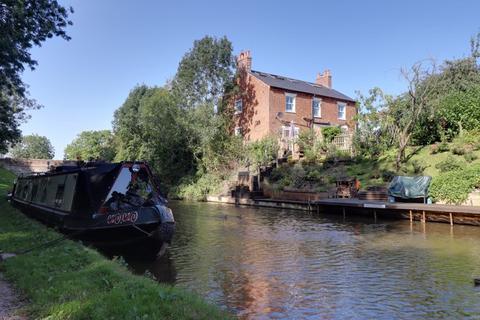 5 bedroom detached house for sale, Newport Road, Stafford ST20