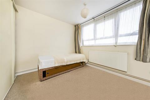 2 bedroom apartment for sale, Keevil Drive, Southfields