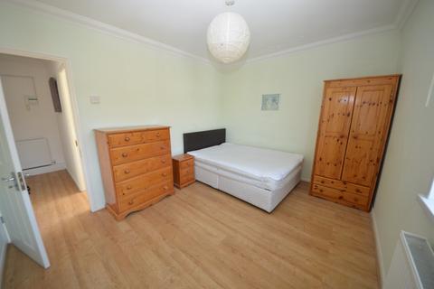 4 bedroom flat to rent, Stockwell Road, Stockwell SW9