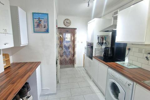 2 bedroom flat for sale, Lane End Road, Bembridge, Isle of Wight, PO35 5SU