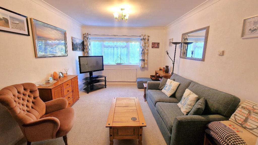 Sitting Room / Dining Room