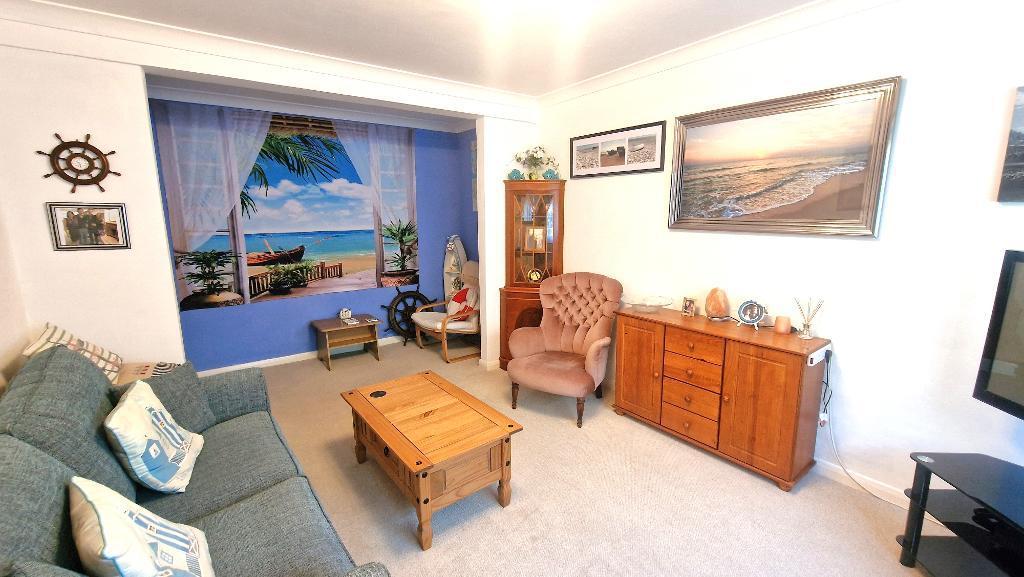 Sitting Room / Dining Room