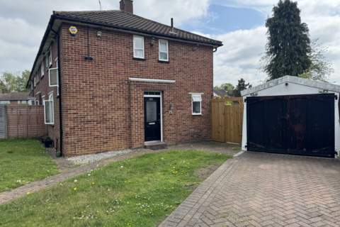 2 bedroom end of terrace house to rent, Blackmore Crescent, Woking GU21
